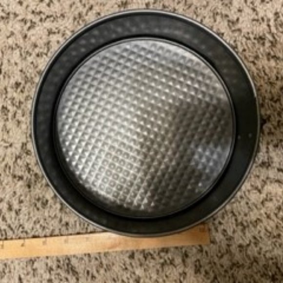 8" Wilton Springform Pan & 9” Springform Pan - Picture 2 of 4